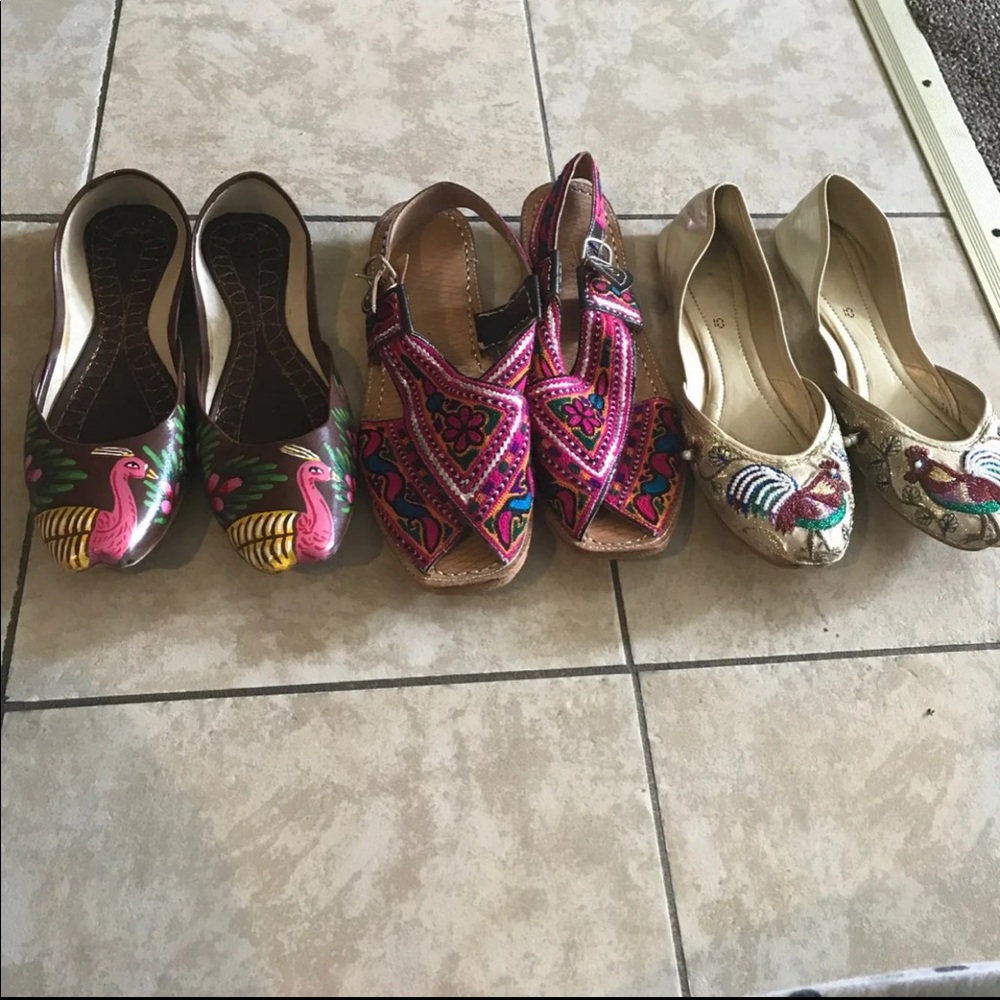 Women’s juttis khusas! Super traditional